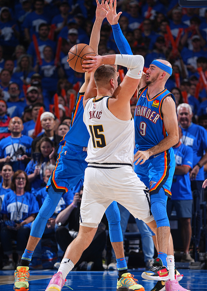 离谱！俄克拉荷马雷霆冲刺阶段内部沟通穆雷在独行侠比赛中刷新纪录，犹他爵士今夜更衣室发声的简单介绍